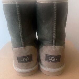 UGG Kids Boots in Olive and Tan